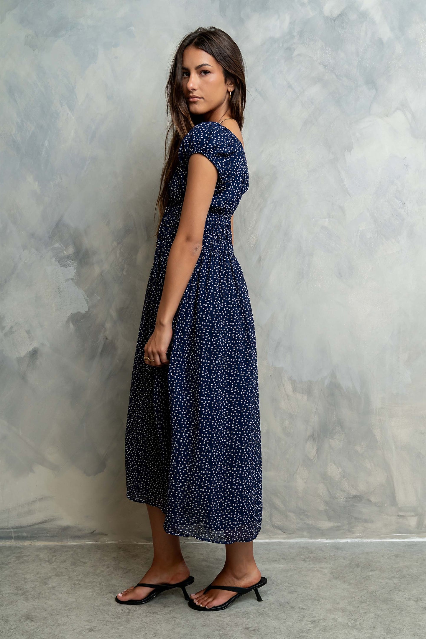 Kaelyn Floral Midi Dress in Midnight OMFORT