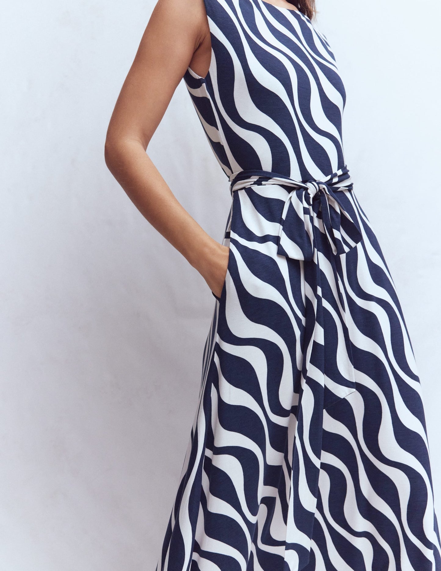 Tamsin Jersey Midi Dress-French Navy, Rhythmic Wave OMFORT