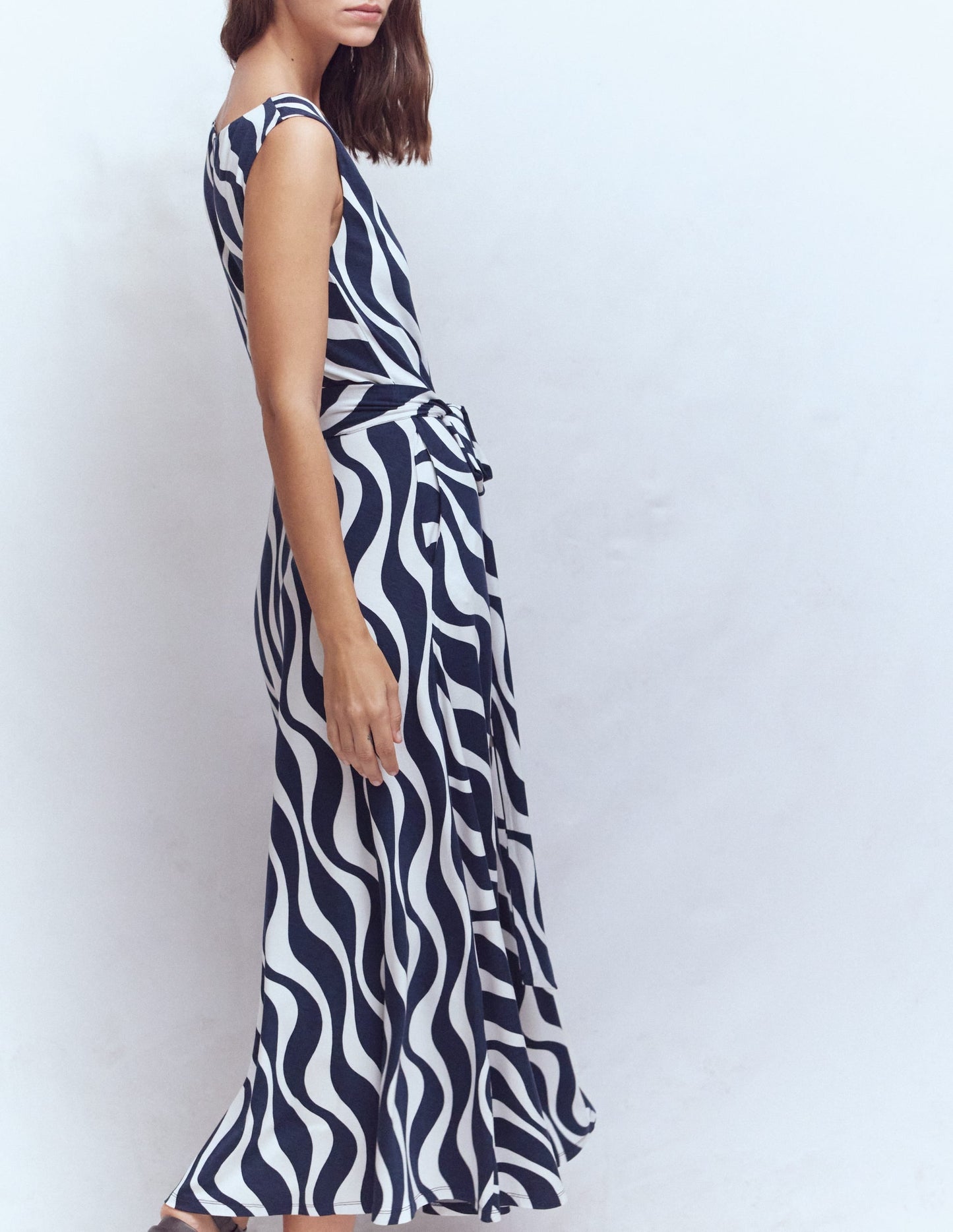 Tamsin Jersey Midi Dress-French Navy, Rhythmic Wave OMFORT