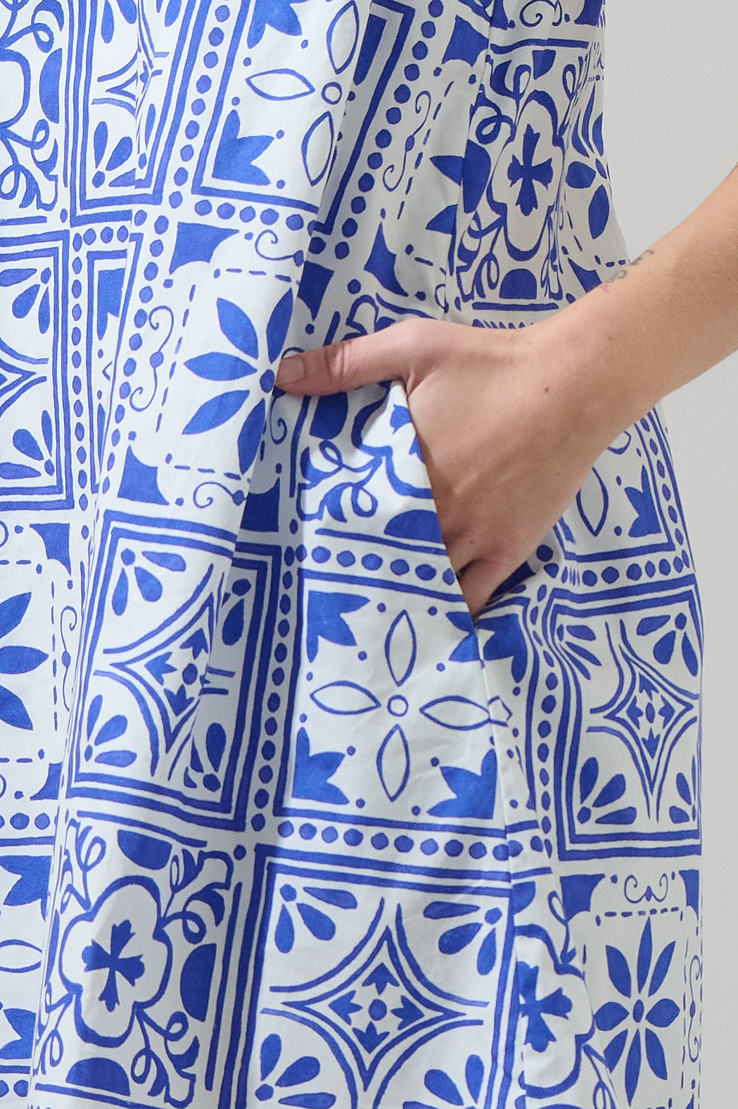 Arbor Tile Lexya Collared Shift Mini Dress OMFORT