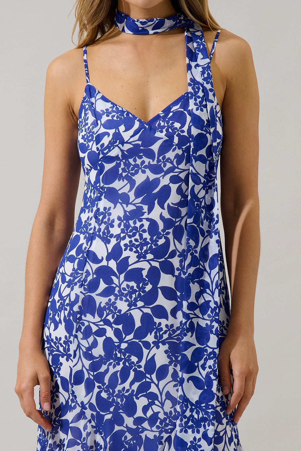 Hagny Pleated Midi Dress Kian Floral OMFORT