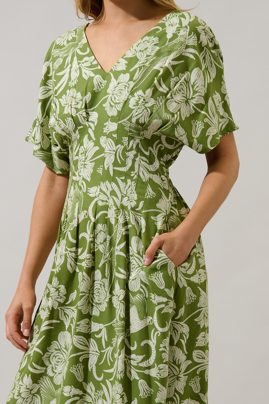 Melda Floral Pleated Midi Dress OMFORT