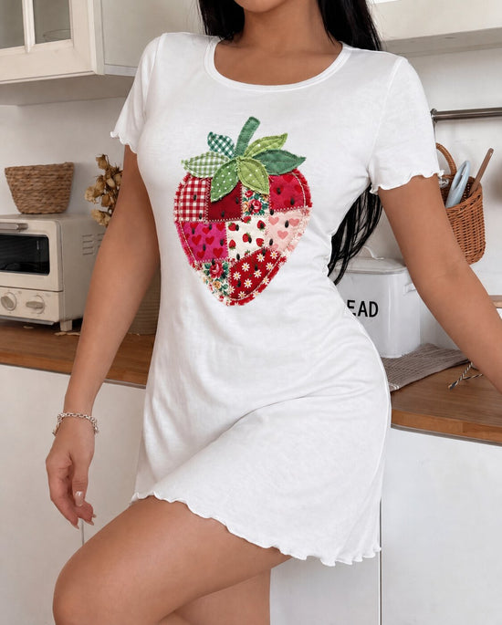 Patchwork Strawberry Quilt Print Nightdress (XS-5XL) OMFORT