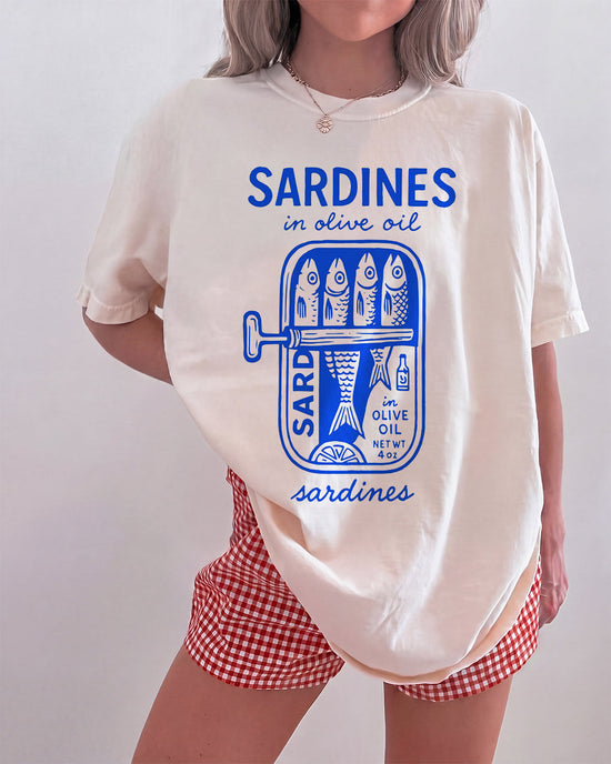 "Sardines in Olive Oil" Vintage Graphic T-Shirt OMFORT