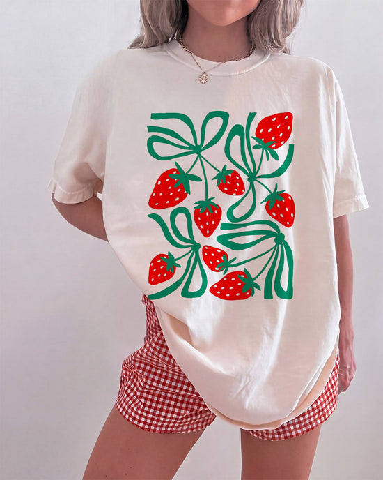 Strawberry & Bow Print Casual T-Shirt OMFORT