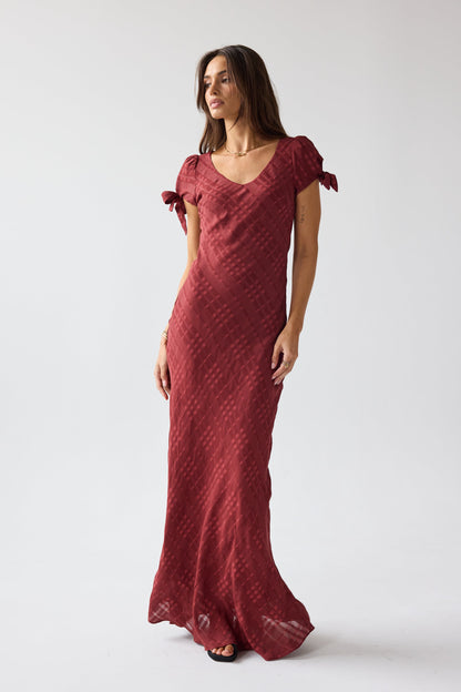 Kimmie Maxi Dress in Red-Brown OMFORT