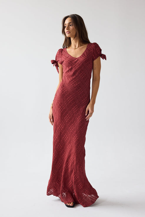 Kimmie Maxi Dress in Red-Brown OMFORT