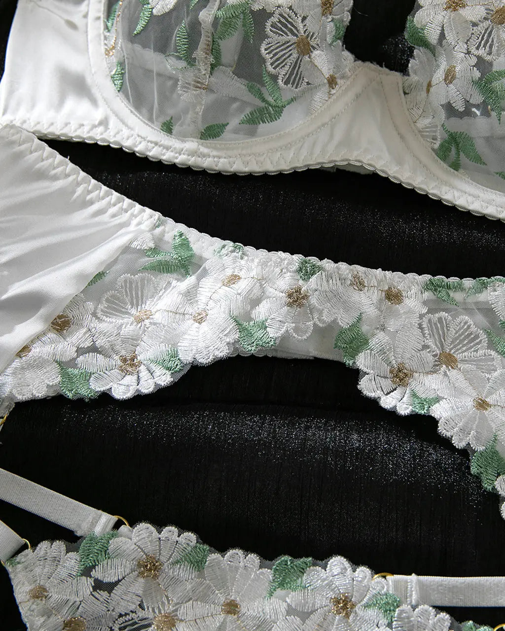 Floral Embroidered 4 Pcs Lingerie Set - OMFORT