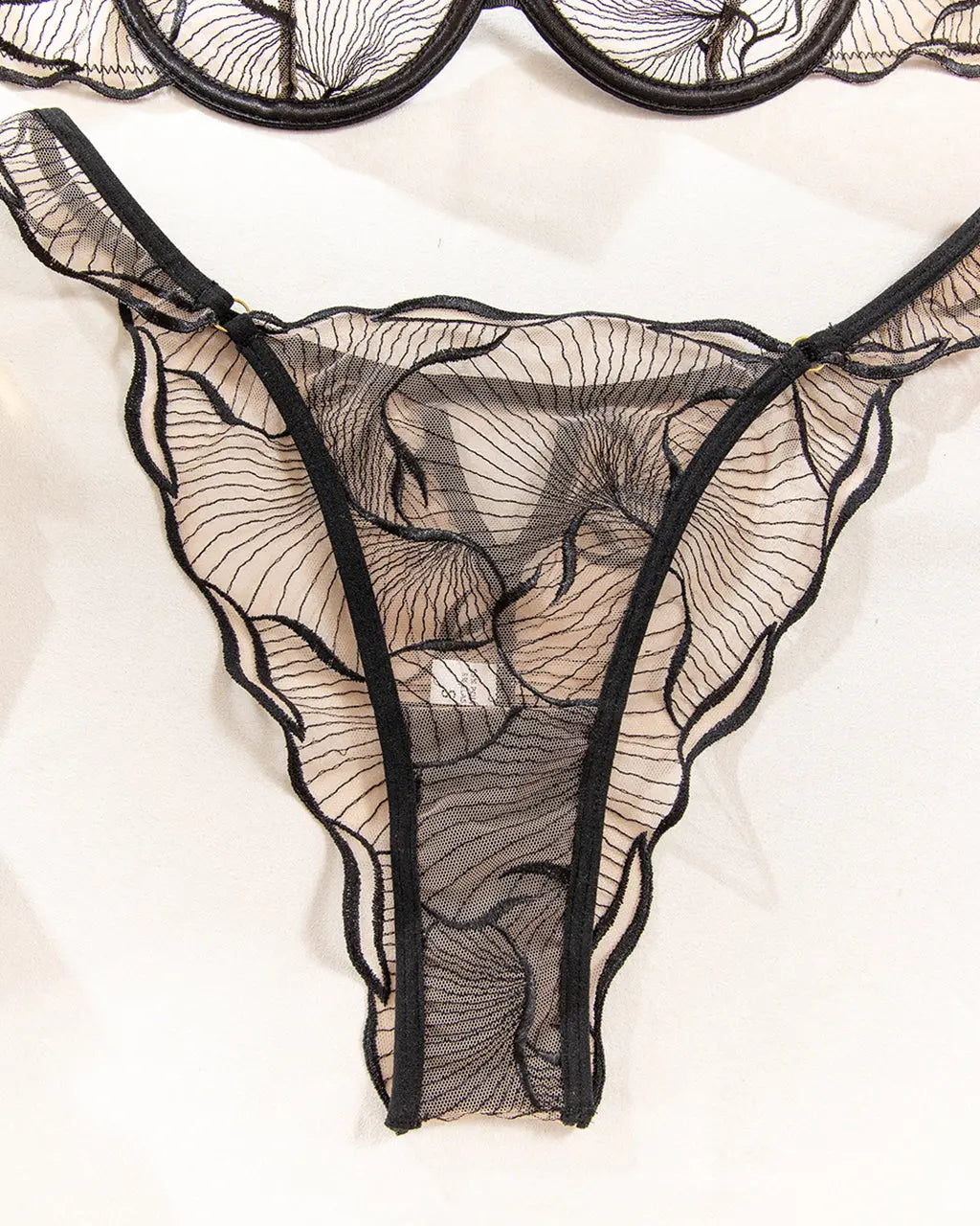 Lightweight Pure Desire French 2Pcs Lingerie Set OMFORT