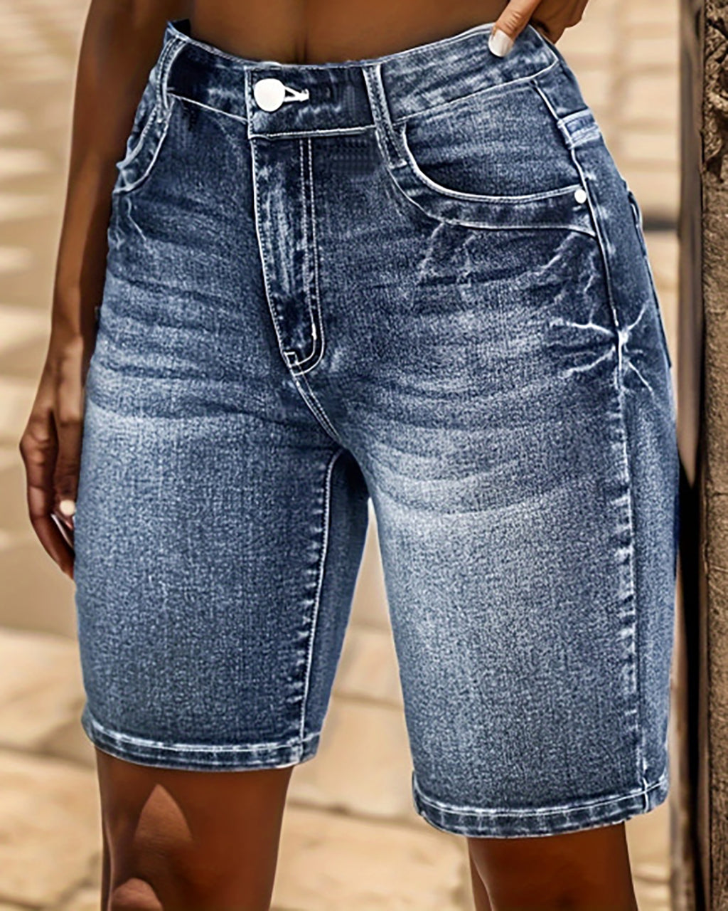 Embroidered Detail Flap Pocket Retro Style Denim Shorts OMFORT