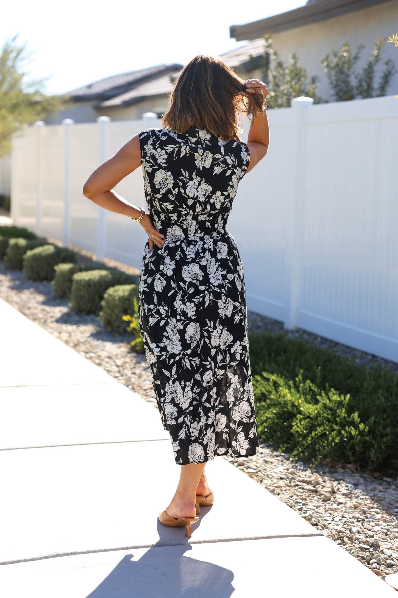Black and White Floral Print Smocked Midi Dress OMFORT